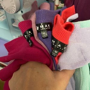 Set of 6 cropped mak sweaters.. 2 still have tags.. others only wore once